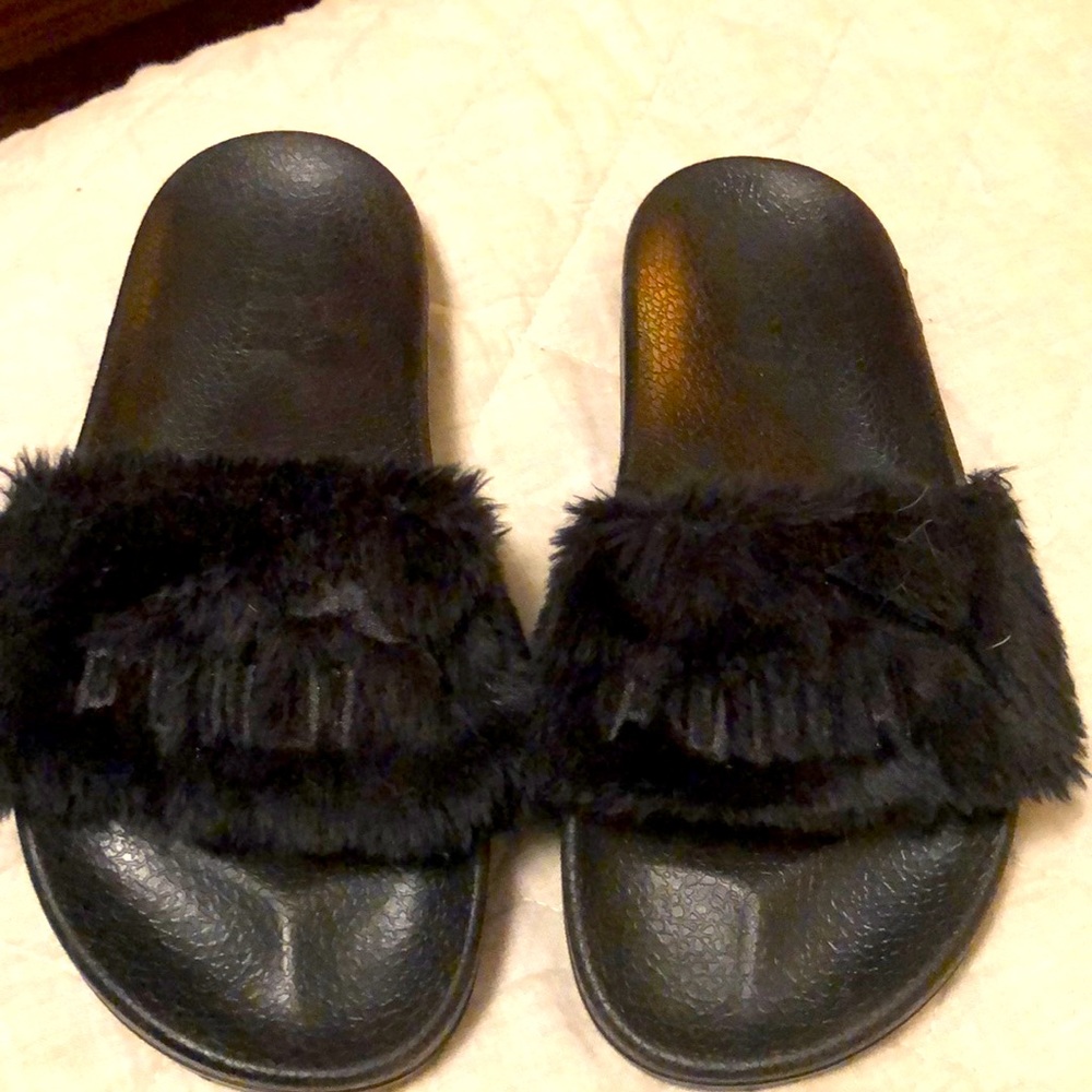 Puma slides furry